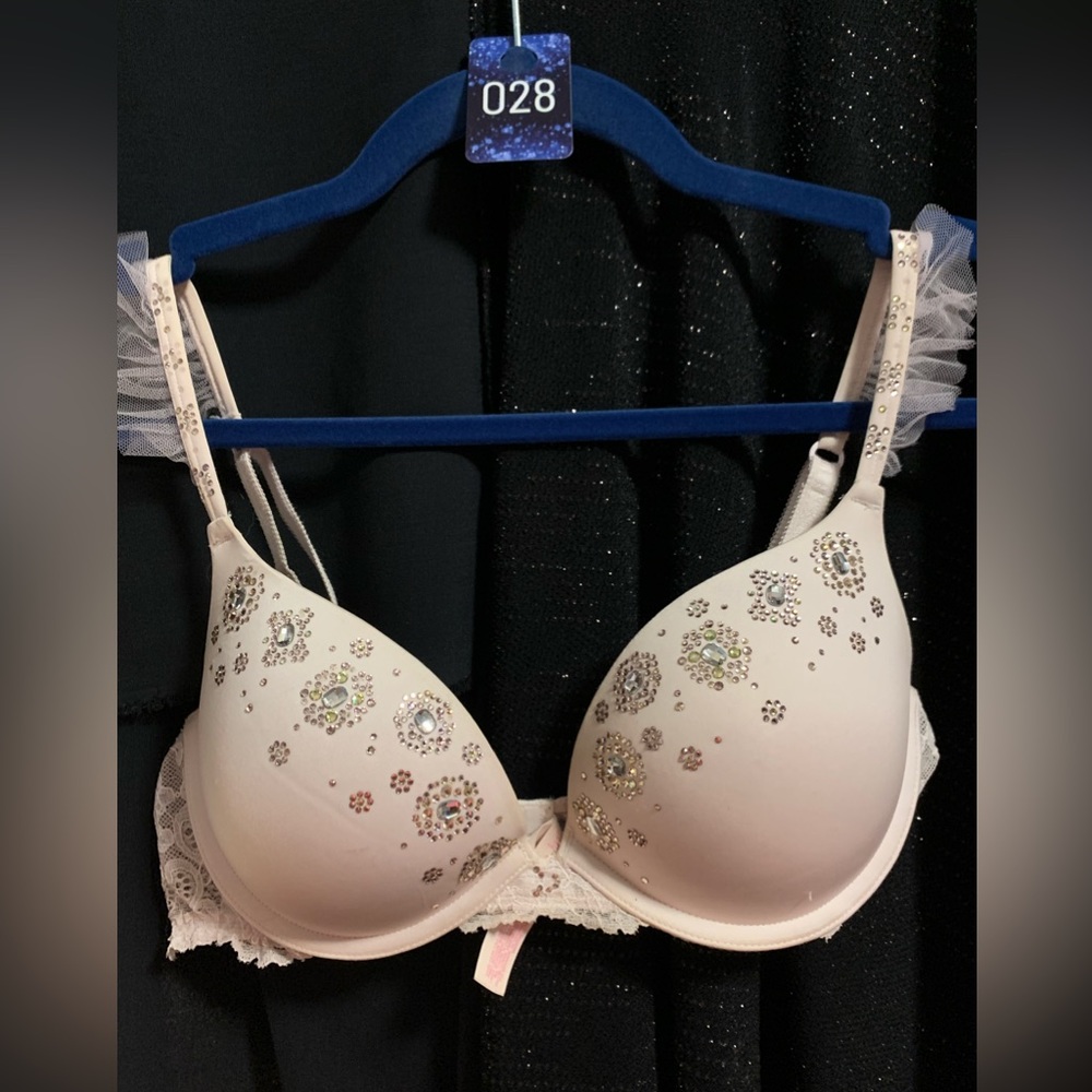 The absolute most gorgeous bra you’re likely to see anytime soon. Rhinestones!